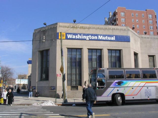 Северо-восточный угол Брайтон Бич Авеню и Кони Айленда